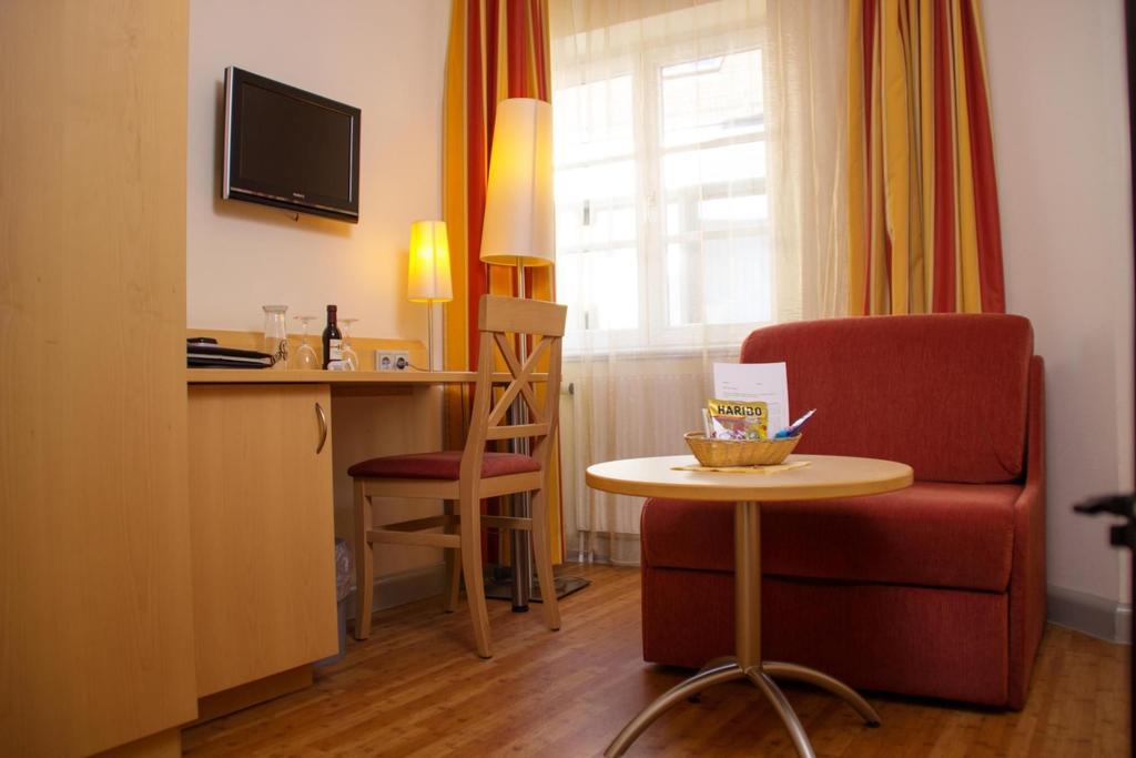 Hotel Gasthof Zum Ochsen Ехинген Екстериор снимка