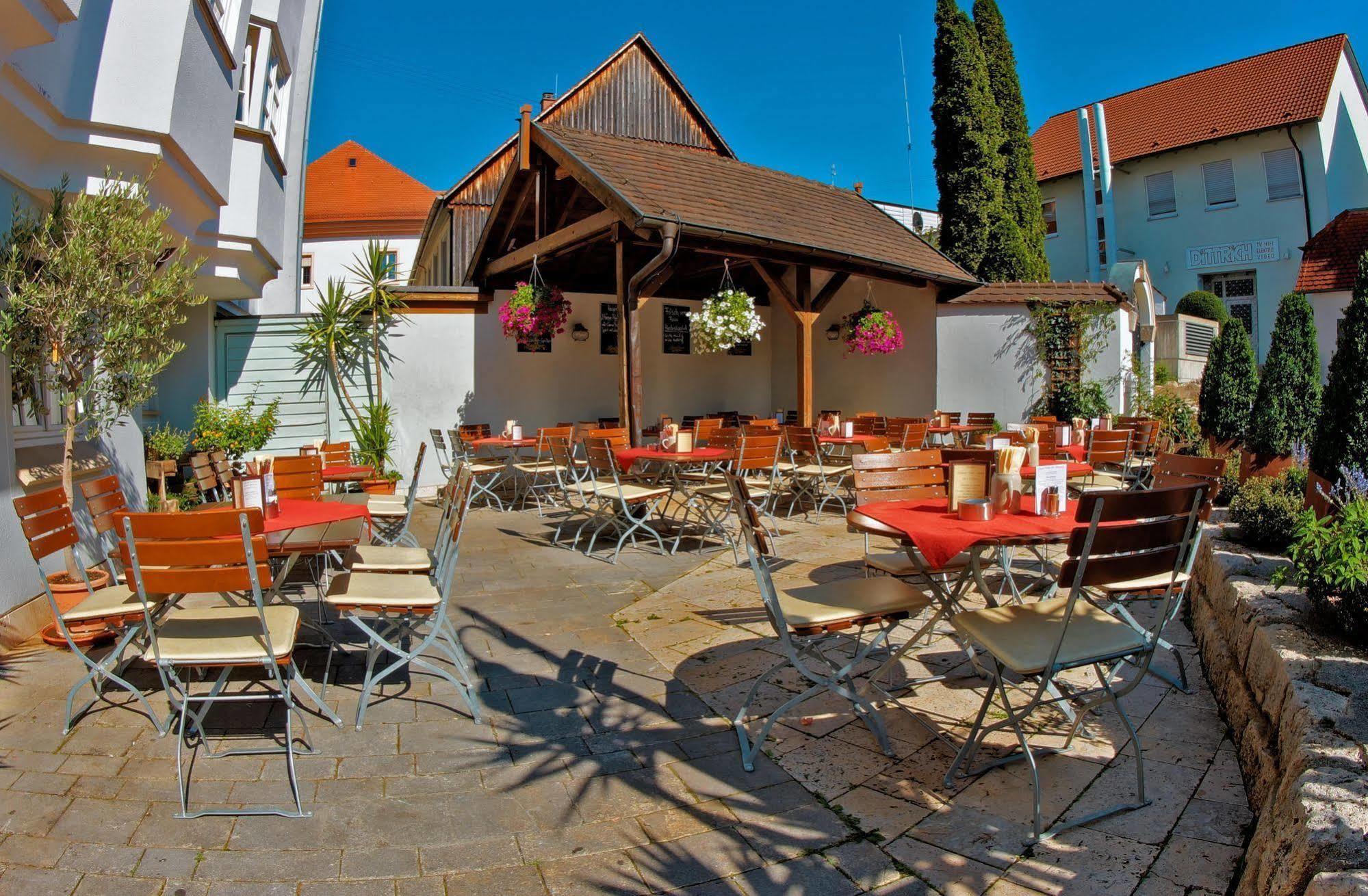 Hotel Gasthof Zum Ochsen Ехинген Екстериор снимка